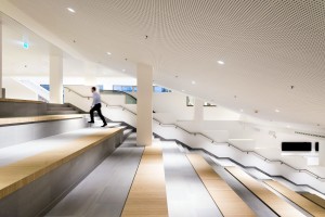 Verdwaalde man leidt tot beveiligingsmaatregelen in Wijnhavengebouw